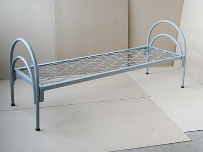 Металлические двухъярусные кровати с лестницами